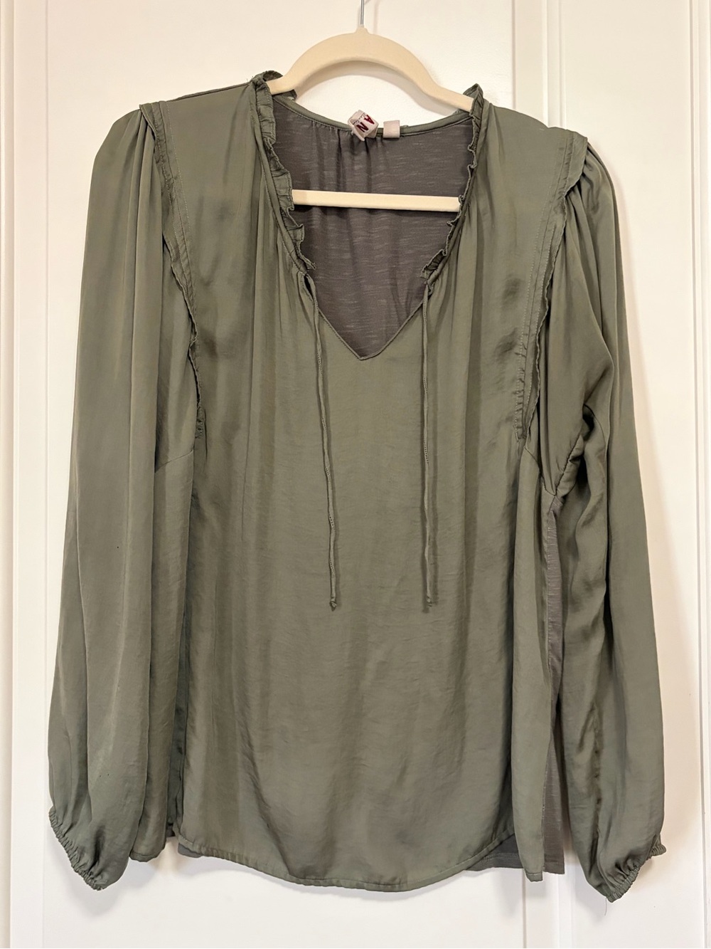 🫒🍸dolan x Anthropologie Olive Ruffle Tie-Front Long Sleeve Peasant Blouse🍸🫒